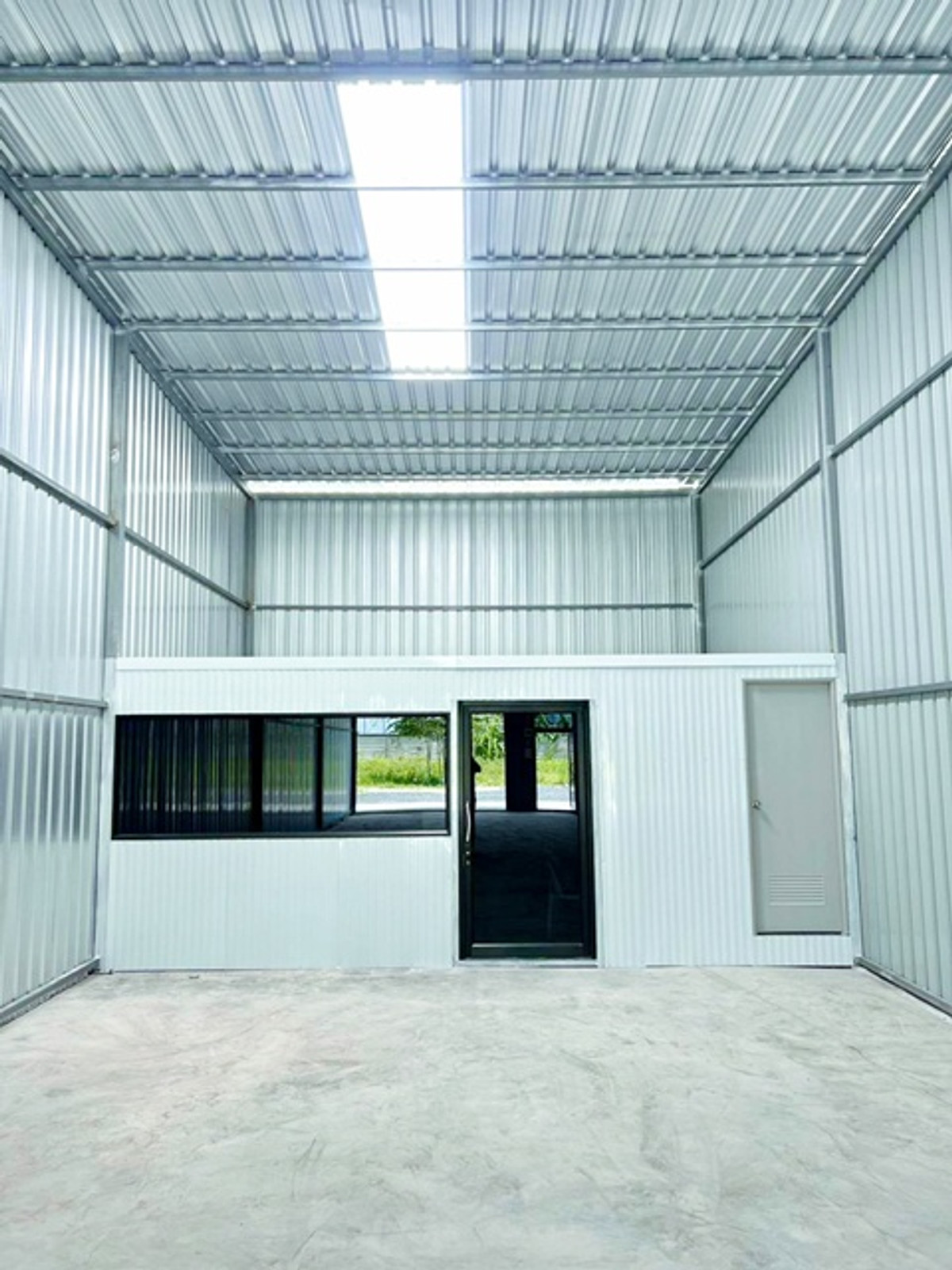 For RentWarehouseSilom, Saladaeng, Bangrak : hight 6m. Warehouse for rent 1bed 1bath near ARL HuaMak 900m. and BTS Srinakarin38 land area 35-125