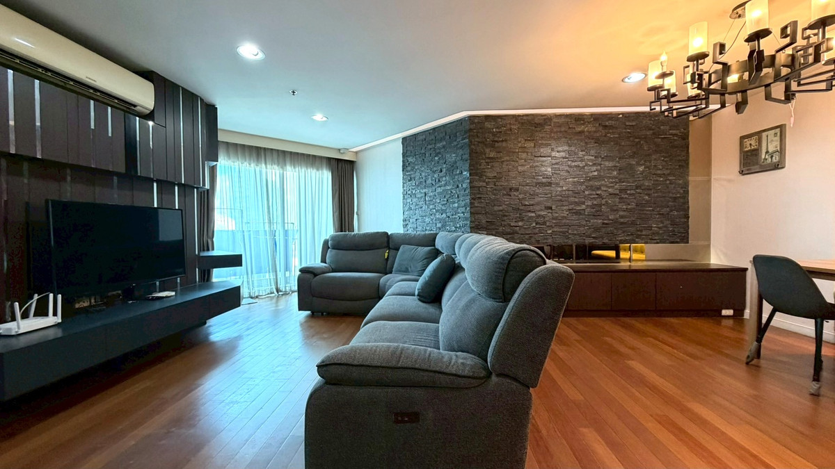 For RentCondoRama9, Petchburi, RCA : ✨ Big room, Rare Item! 3 bedrooms in the heart of Rama 9 | Live seriously, live life to the fullest ✨