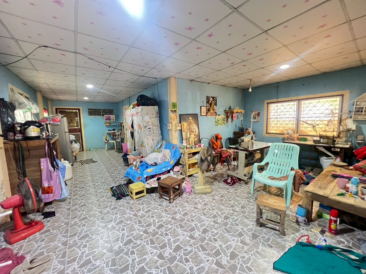 ขายบ้านสิงห์บุรี : บ้านเดี่ยว 2 ชั้น 42 ตร.ว. ครึ่งปูนครึ่งไม้สัก สภาพดี จ.สิงห์บุรี