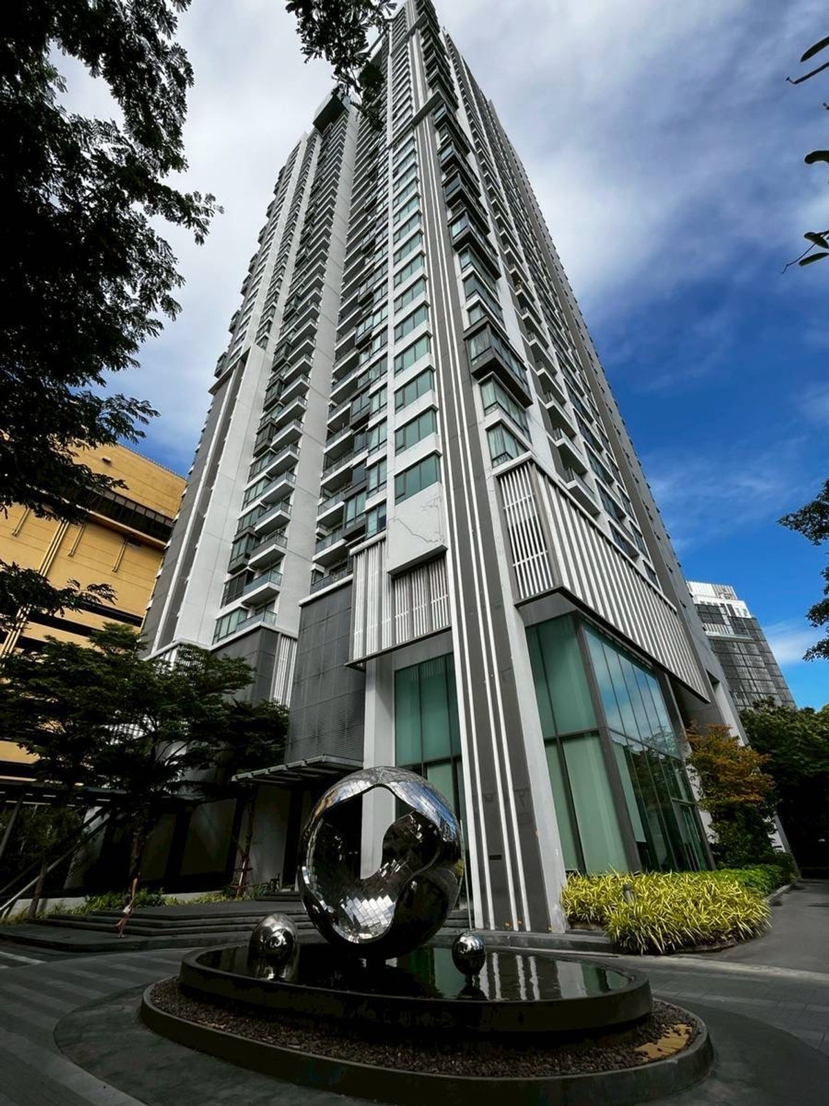 ขายคอนโดสุขุมวิท อโศก ทองหล่อ : 🏠✨ Rhythm Sukhumvit 42 | ขายคอนโด 2 ห้องนอน (HBH-HL-130)