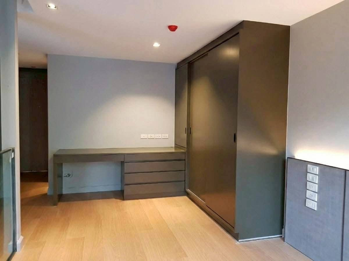 ขายคอนโดวิทยุ ชิดลม หลังสวน : Duplex 3 ห้องนอน ย่านหลังสวน ฟีลไลค์โฮม ห้องใหญ่พื้นที่ใช้สอยเยอะ มีสวนร่มรื่น✨Na Vara Residence✨ 3 ห้องนอน 3 ห้องน้ำ ขนาด 182 ตร.ม ใกล้ BTS / MRT ชิดลม (0.4 กม.) Tel.0982645161 