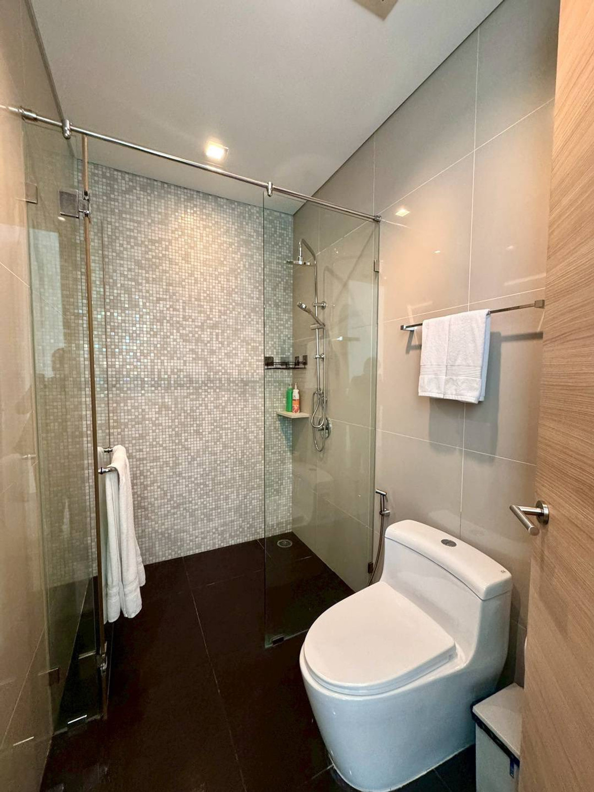 ให้เช่าคอนโดพัทยา บางแสน ชลบุรี สัตหีบ : ให้เช่า คอนโดหรู 3 ห้องนอน ขนาด 217 ตารางเมตร วิวทะเลจอมเทียน