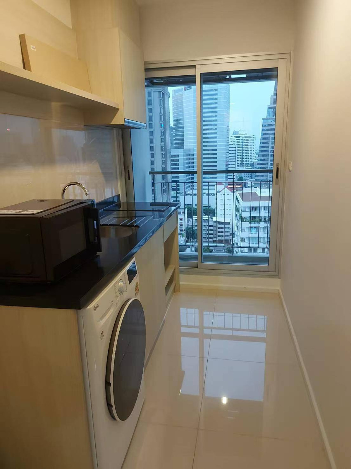 For RentCondoSathorn, Narathiwat : For rent, Rhythm Sathorn Narathiwat, north side, beautiful view, 38 sq m, 18,000, no negotiation, minimum 1 year, contact Line ID jubilojoy1, ready to move in 15 April.