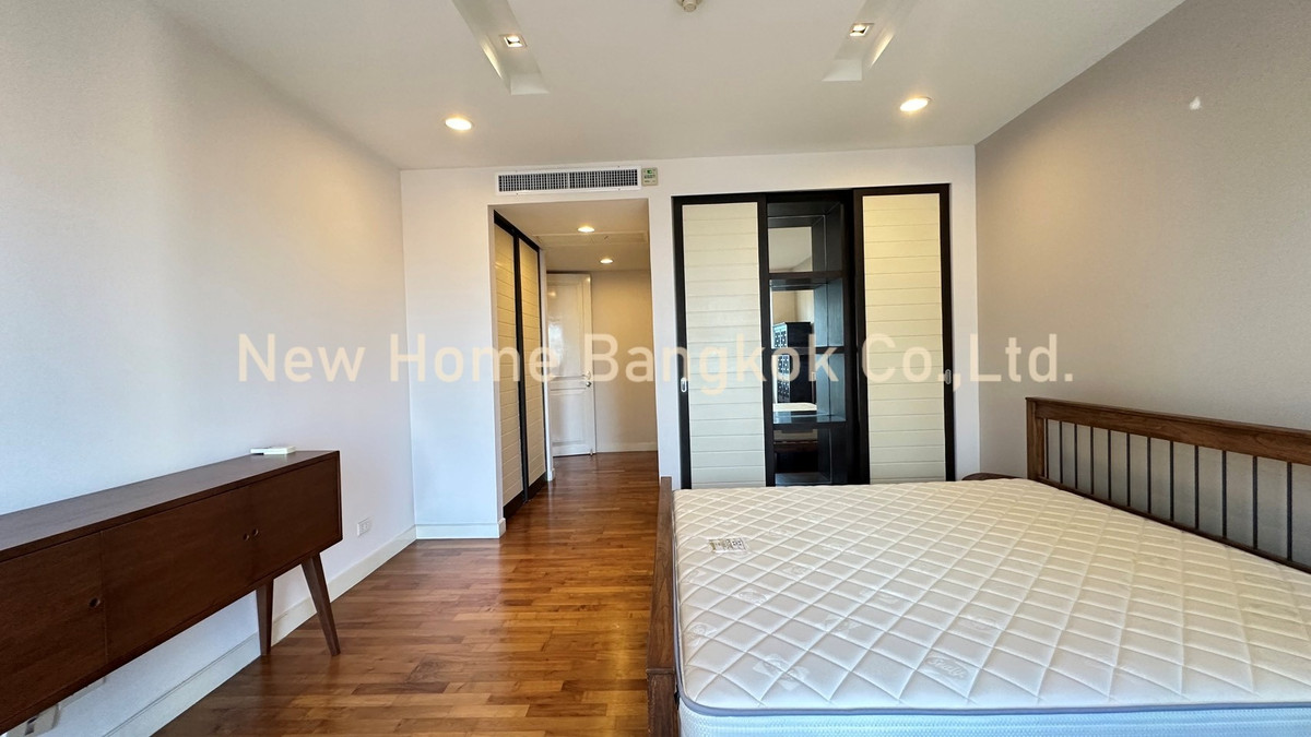 For RentCondoSathorn, Narathiwat : Luxury Condo for Rent – Sathorn | 250 sqm Corner Unit