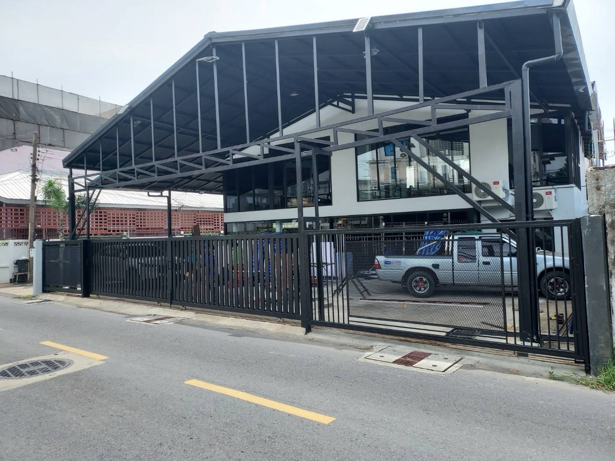 For RentHome OfficeRatchadapisek, Huaikwang, Suttisan : 💙Building Ratchada-Sutthisan-Huai Khwang 520 square meters for rent, furnished. 2-story building, land area 100 square meters, parking for 12 cars🚗