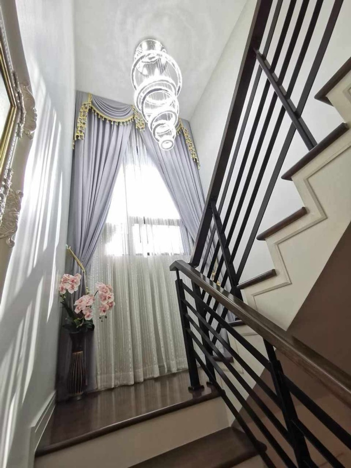 ให้เช่าบ้านปิ่นเกล้า จรัญสนิทวงศ์ : 🏡 ปล่อยเช่าบ้านเดี่ยว โครงการเศรษฐสิริ จรัญ–ปิ่นเกล้า
ทำเลดี ใกล้โรงพยาบาลศิริราช บนถนนเลียบรถไฟตลิ่งชัน เดินทางสะดวก