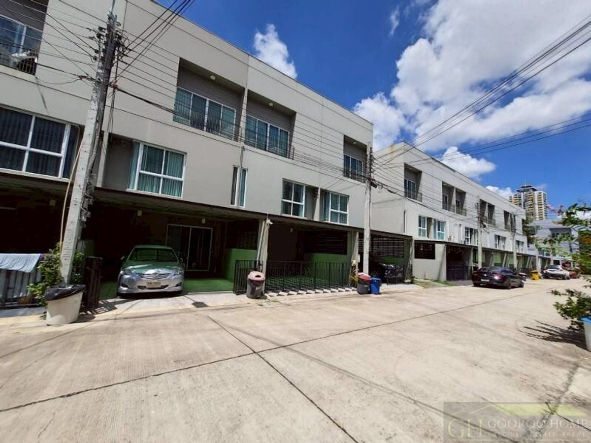 ขายทาวน์โฮมแจ้งวัฒนะ เมืองทอง : ขายทาวน์โฮม 3 ชั้น Patio แจ้งวัฒนะ ราคาถูกมาก เนื้อที่ 18.8 ตรว 3นอน 3น้ำ หน้าบ้านหัน ทิศเหนือ บ้านเย็นสบาย ไม่ร้อนแดดตลอดทั้งวัน