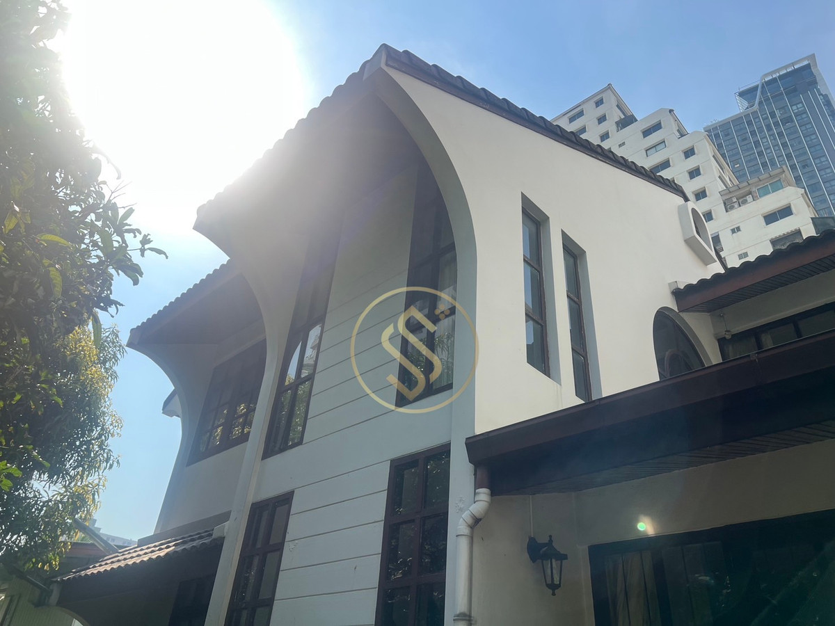 For RentHouseRatchathewi,Phayathai : 2-story detached house for rent, Ratchathewi, Soi Phetchaburi 9, opposite Baan Klang Krung Condo, near Pratunam.