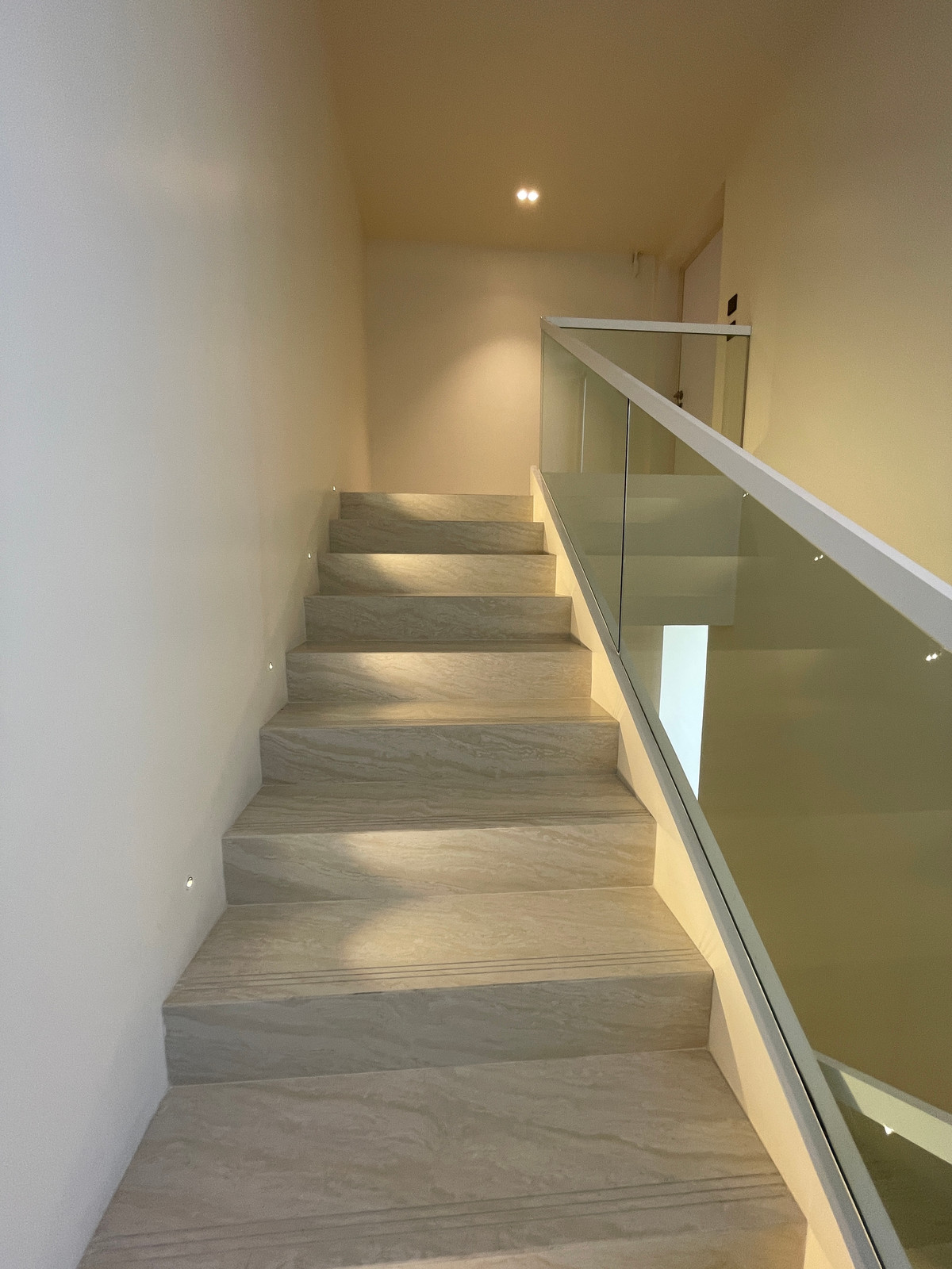 ขายบ้านเลียบทางด่วนรามอินทรา : 🔥 EXCLUSIVE PROMOTION 🔥โอกาสสุดท้ายในการครอบครองในราคาพิเศษที่สุด [ขาย] 💎 Ultra Luxury Show Unit | ELIVA Ekkamai - Eastville 💎 บ้านเดี่ยวหรู 3 ชั้น ดีไซน์ Mid-Century Modern — ความเป็นส่วนตัวสูงสุดเพียง 4 ยูนิตในโครงการ!