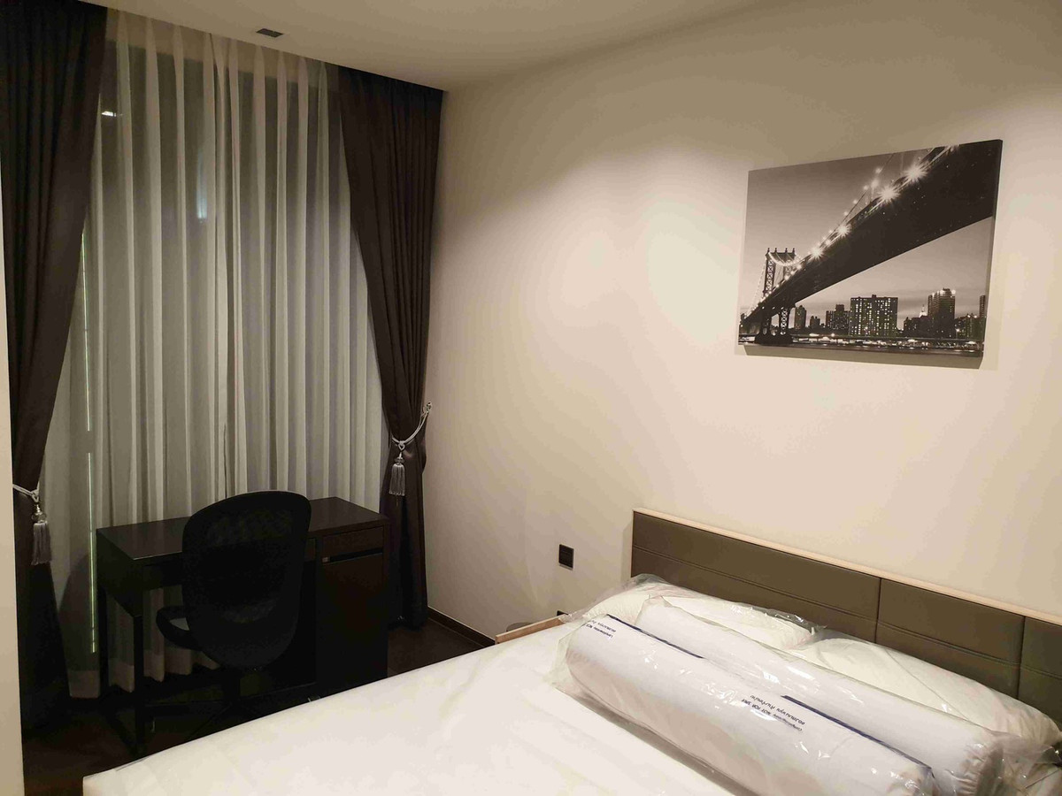 For SaleCondoRatchathewi,Phayathai : High-floor unit, beautifully decorated, great value. Condo for sale at The Line Ratchathewi by Sansiri. Only 220 meters to BTS Ratchathewi and 850 meters to Siam Paragon. Urgent sale.