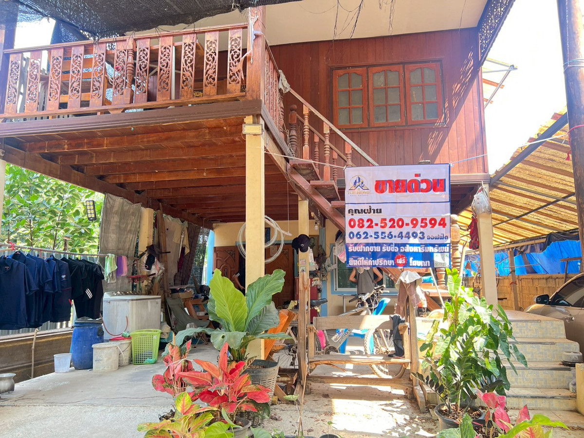 ขายบ้านสิงห์บุรี : บ้านเดี่ยว 2 ชั้น 42 ตร.ว. ครึ่งปูนครึ่งไม้สัก สภาพดี จ.สิงห์บุรี