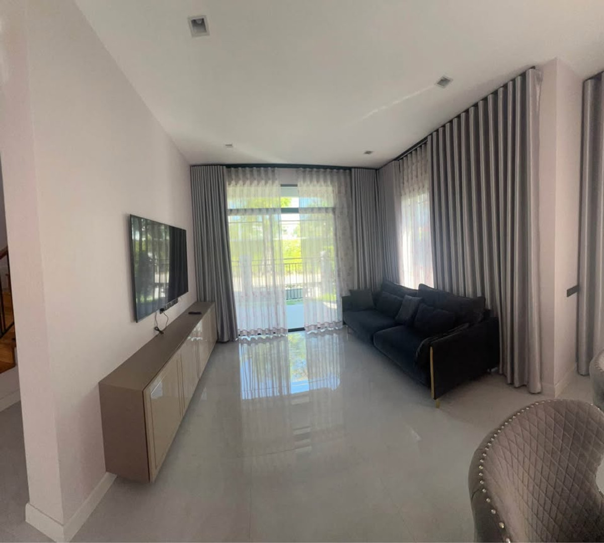 For RentHousePathum Thani,Rangsit, Thammasat : 🔥🔥 Brand new house New model house price 55.,000 /month 🔥🔥 🏡 Single house, Pathum Thani, Bangkok Boulevard project, Tiwanon-Rangsit (Bangkadi zone), Pathum Thani.