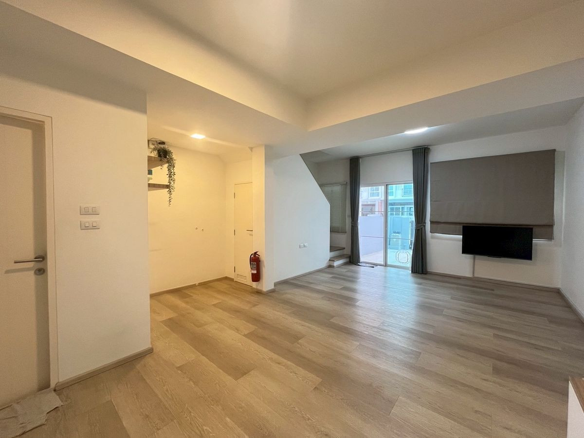 For RentTownhomeBangna, Bearing, Lasalle : 2-story townhome with furniture, beautifully decorated, for rent in Bangna-Bang Kaeo area. Near Ramkhamhaeng University Bangna campus only 700 meters.