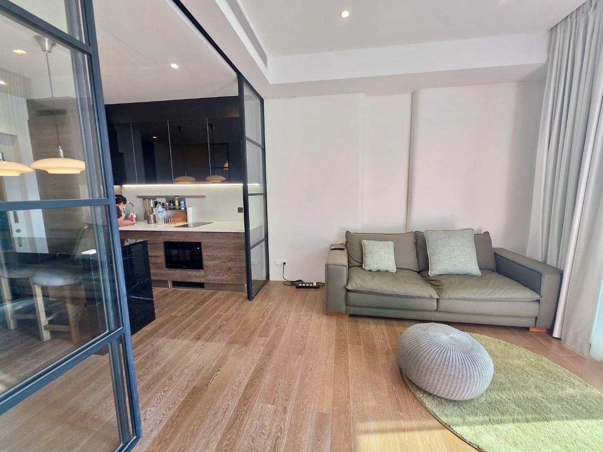 For SaleCondoWitthayu, Chidlom, Langsuan, Ploenchit : Muniq Langsuan: 1+1bed 1bath 64.56sqm. 23,500,000 Am: 0656199198