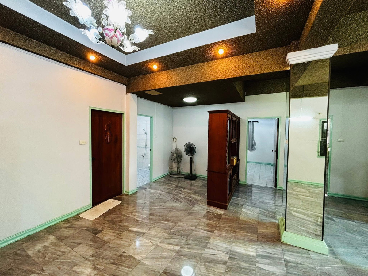 ให้เช่าบ้านโชคชัย4 ลาดพร้าว71 : ให้เช่าบ้านใกล้รถไฟฟ้า สถานีโชคชัย4 ใกล้โรงบาลเปาโล ถนนโชคชัย4 บ้านเดี่ยว2ชั้น หลังมุม 4นอน 2น้ำ 3ที่จอดรถ ตกแต่งครบพร้อมอยู่