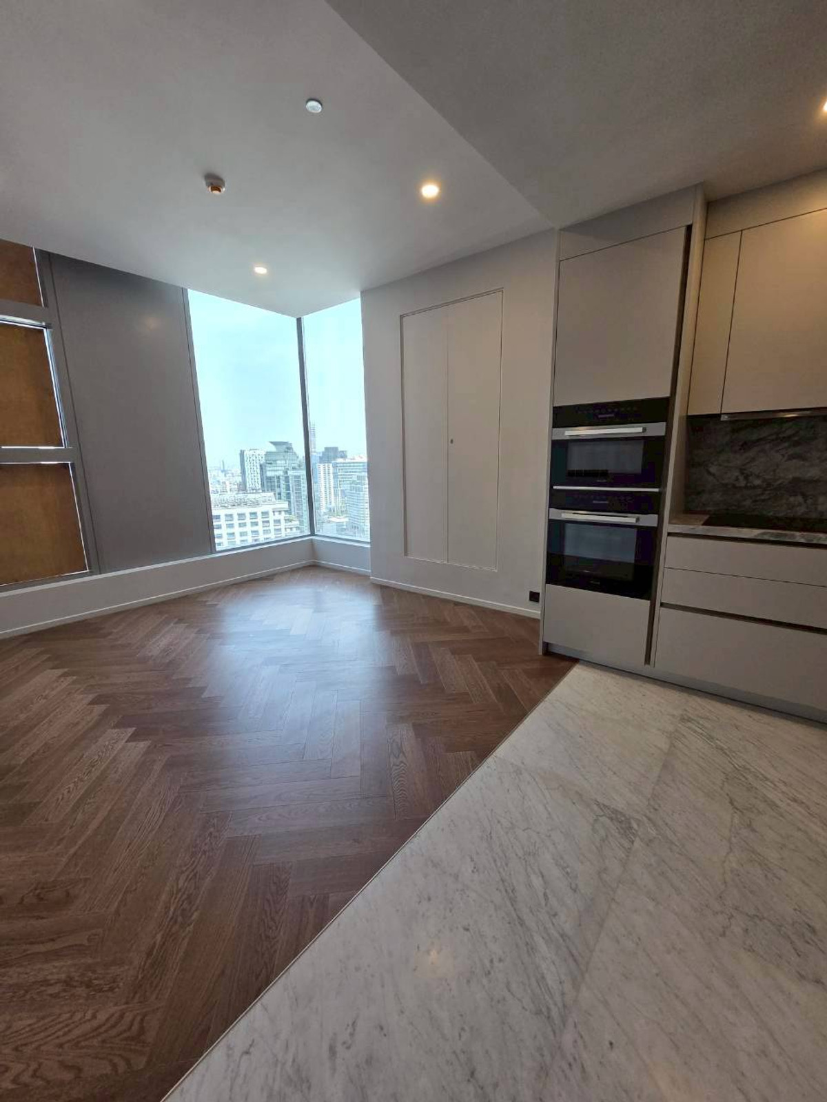 ขายคอนโดสุขุมวิท อโศก ทองหล่อ : ห้องสุดท้าย โคต้าต่างชาติ  One bedroom 57sqm ราคาพิเศษ 18,000,000 โทร : 088-2389494