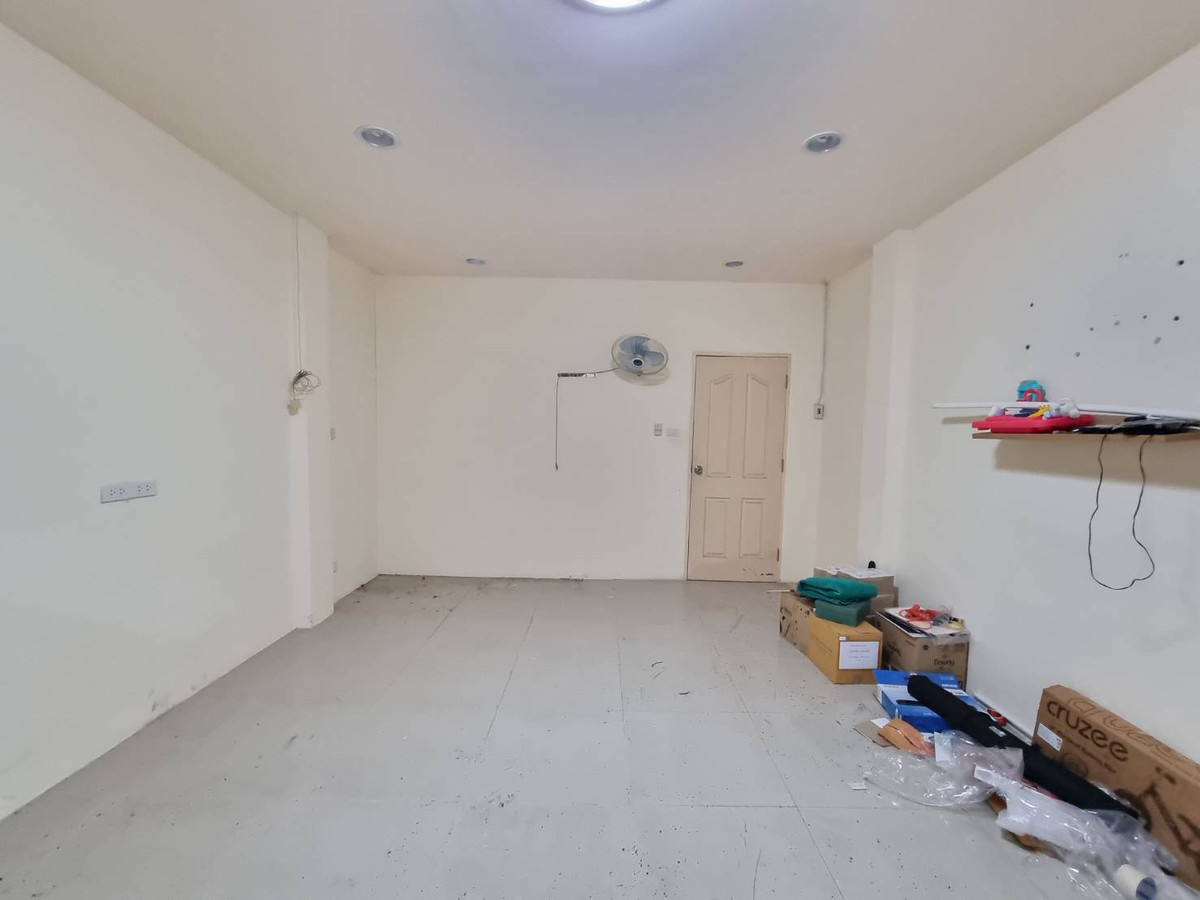 ขายอาคารพาณิชย์นนทบุรี บางใหญ่ บางบัวทอง : อาคารพาณิชย์ ซอยวัดลาดปลาดุก / 4 ห้องนอน (ขาย), Commercial Building Soi Wat Lat Pla Duk / 4 Bedrooms (FOR SALE) AOM097