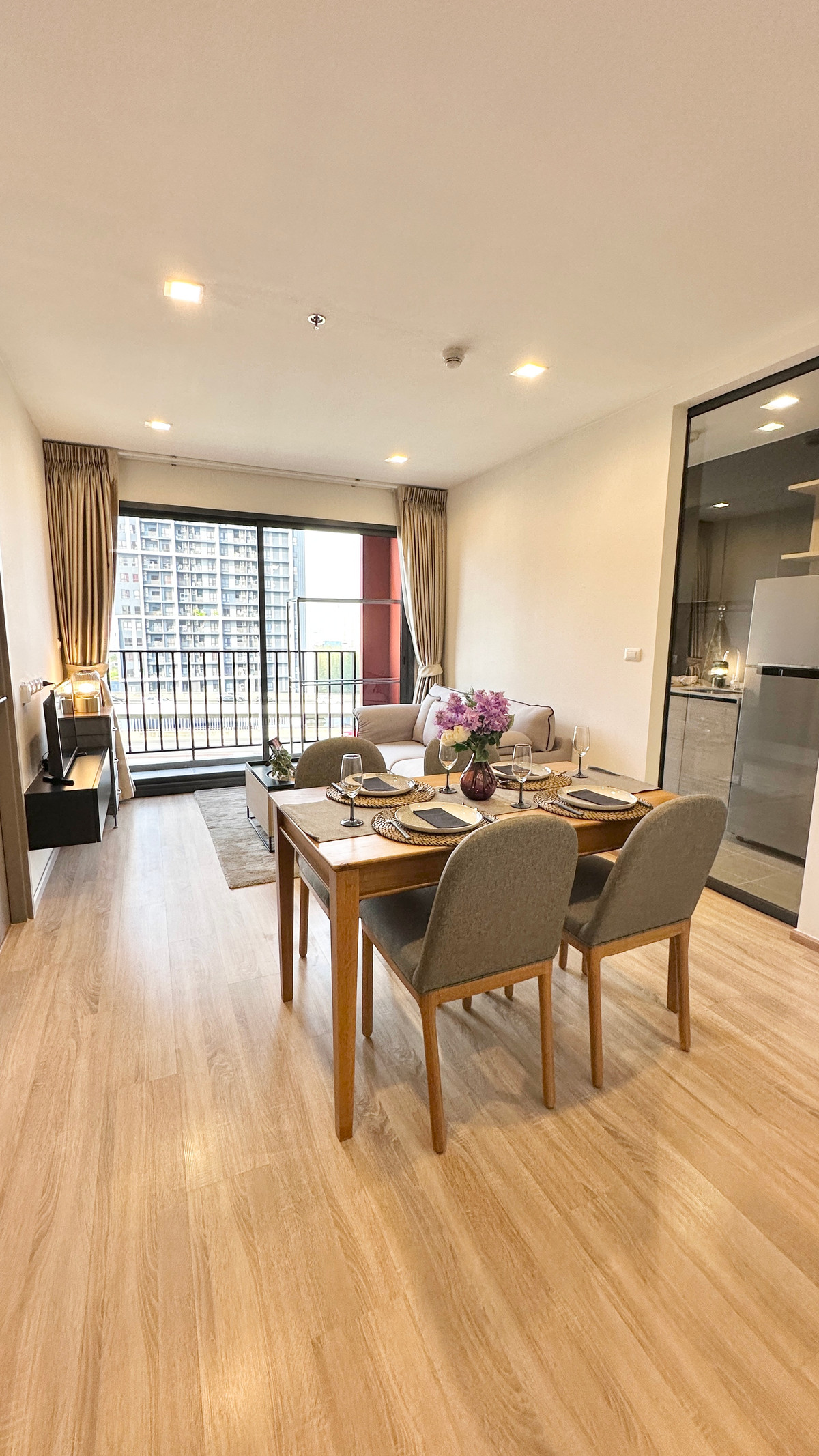 ขายคอนโดพระราม 9 เพชรบุรีตัดใหม่ RCA : THE BASE Garden - Rama 9 / 2 Bedroom (FOR SALE), เดอะ เบส การ์เดน - พระราม 9 / 2 ห้องนอน (ขาย) TARN309