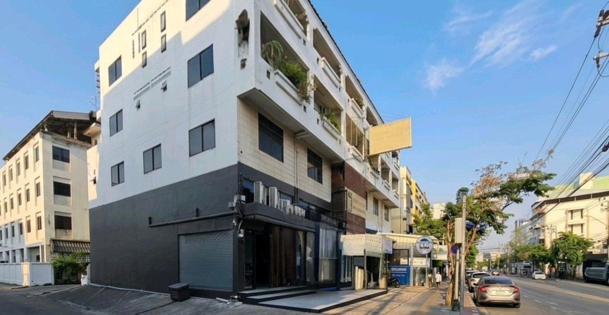 ขายอาคารพาณิชย์อ่อนนุช อุดมสุข : ราคาดี! ตึกอุดมสุข หัวมุม 2 ห้อง 4.5 ชั้น 69.2 ตรว พร้อมที่จอด 6 คัน แหล่งชุมชน ทะลุสุขุมวิท ศรีนครินทร์