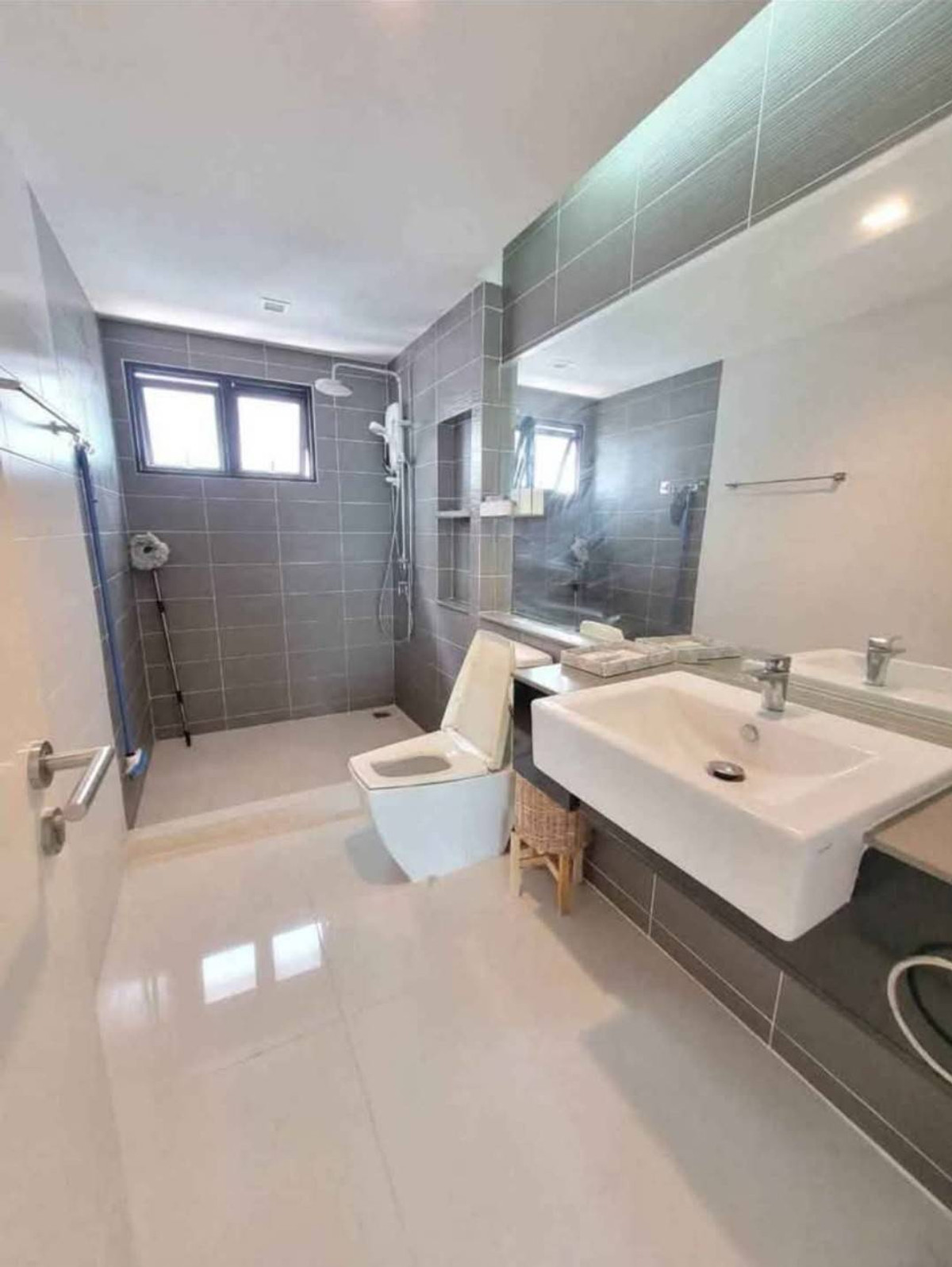 ขายทาวน์โฮมเกษตรศาสตร์ รัชโยธิน : ทาวน์โฮม 4ชั้น ซอยวิภาวดี64 เข้าออกได้หลายทาง ใกล้สนามบิน โถงเพดานสูง แบบ double volume ตกแต่งใหม่หมด