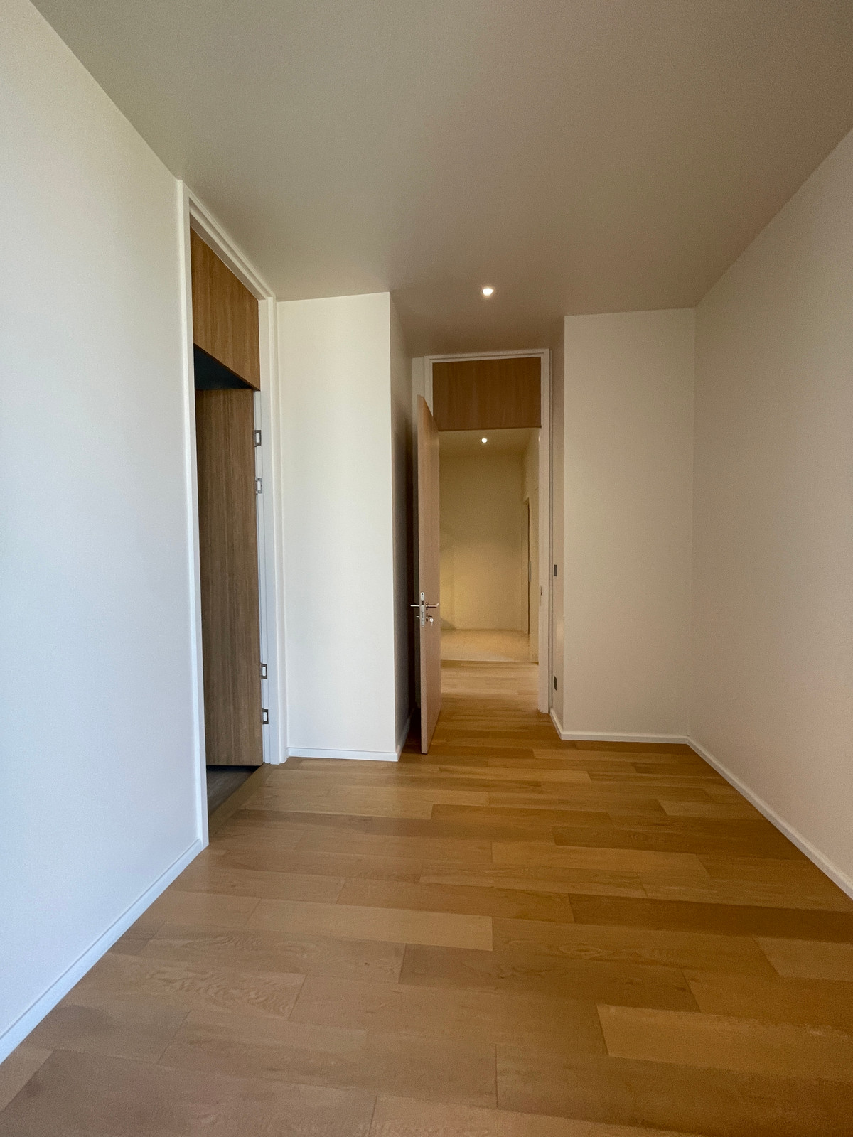 ขายบ้านเลียบทางด่วนรามอินทรา : 🔥 EXCLUSIVE PROMOTION 🔥โอกาสสุดท้ายในการครอบครองในราคาพิเศษที่สุด [ขาย] 💎 Ultra Luxury Show Unit | ELIVA Ekkamai - Eastville 💎 บ้านเดี่ยวหรู 3 ชั้น ดีไซน์ Mid-Century Modern — ความเป็นส่วนตัวสูงสุดเพียง 4 ยูนิตในโครงการ!