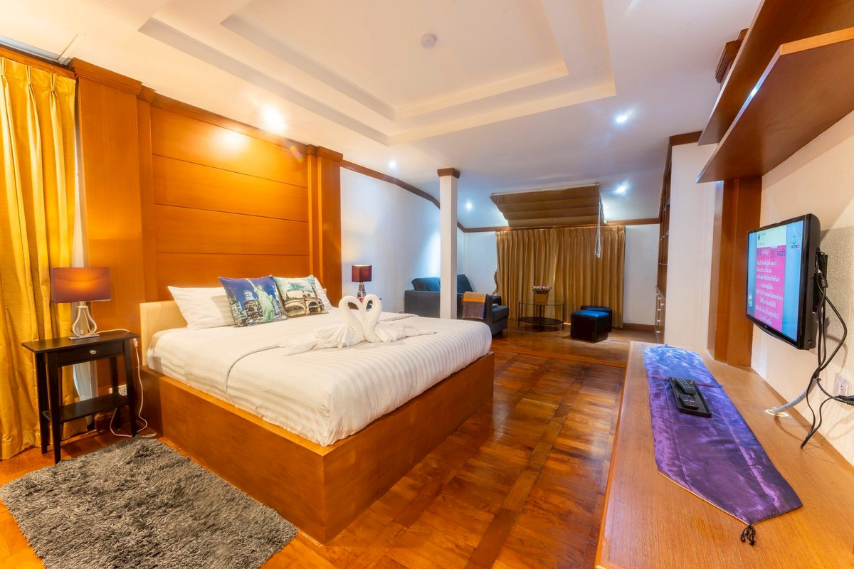 คอนโดสุขุมวิท อโศก ทองหล่อ : For sell and rent House in Asoke near NIST! ✨ 6 bedroom 350 sq.m ready to move in Near BTS Asoke and Terminal 21