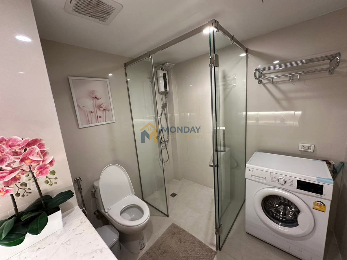For RentCondoSilom, Saladaeng, Bangrak : 🔥 Available Now! Ready to Move In! Washing Machine Included. Silom Suite - Book Before It's Gone! 🔥 MD-26028888
