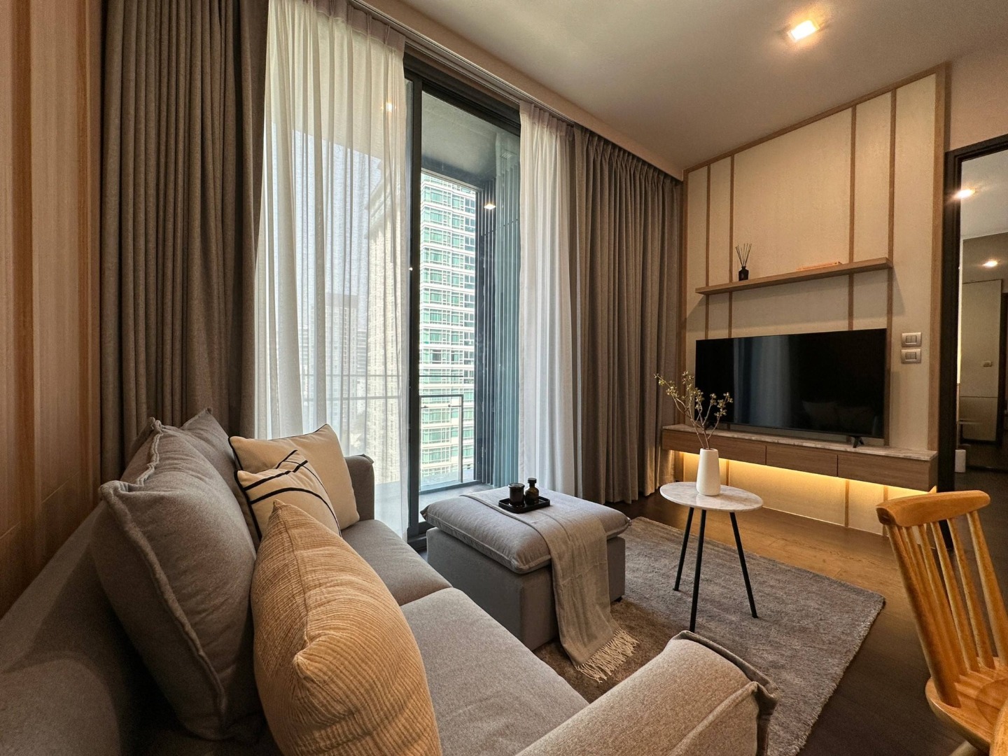 For RentCondoSukhumvit, Asoke, Thonglor : 🔥For Rent Now🔥 Lavic Sukhumvit 57, luxury unit on the 14th floor with 3m high ceilings, just 200m from BTS Thonglor. Fully furnished and ready to move in.