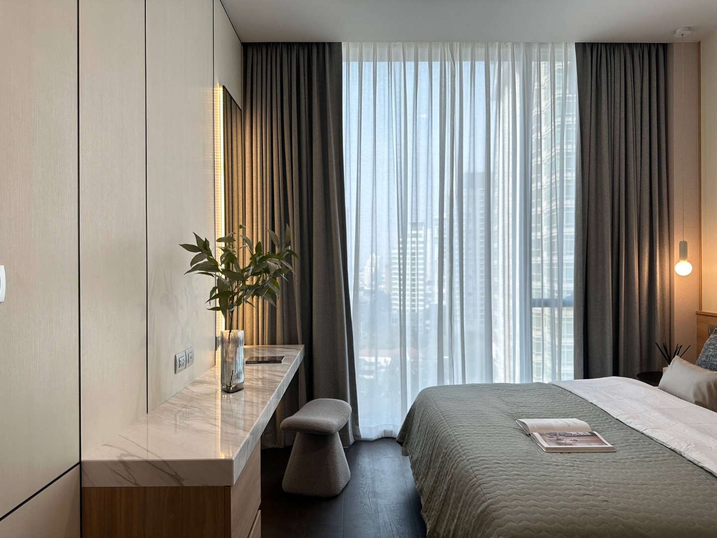 For RentCondoSukhumvit, Asoke, Thonglor : 🔥For Rent Now🔥 Lavic Sukhumvit 57, luxury unit on the 14th floor with 3m high ceilings, just 200m from BTS Thonglor. Fully furnished and ready to move in.