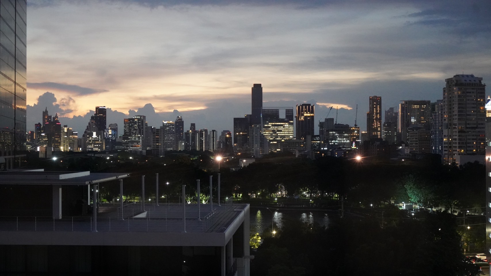 ให้เช่าคอนโดสุขุมวิท อโศก ทองหล่อ : 🔥ให้เช่าด่วน🔥 คอนโด Lake Avenue ทำเล Prime กลางสุขุมวิท ใกล้ BTS อโศก และ MRT สุขุมวิท เดินทางสะดวก