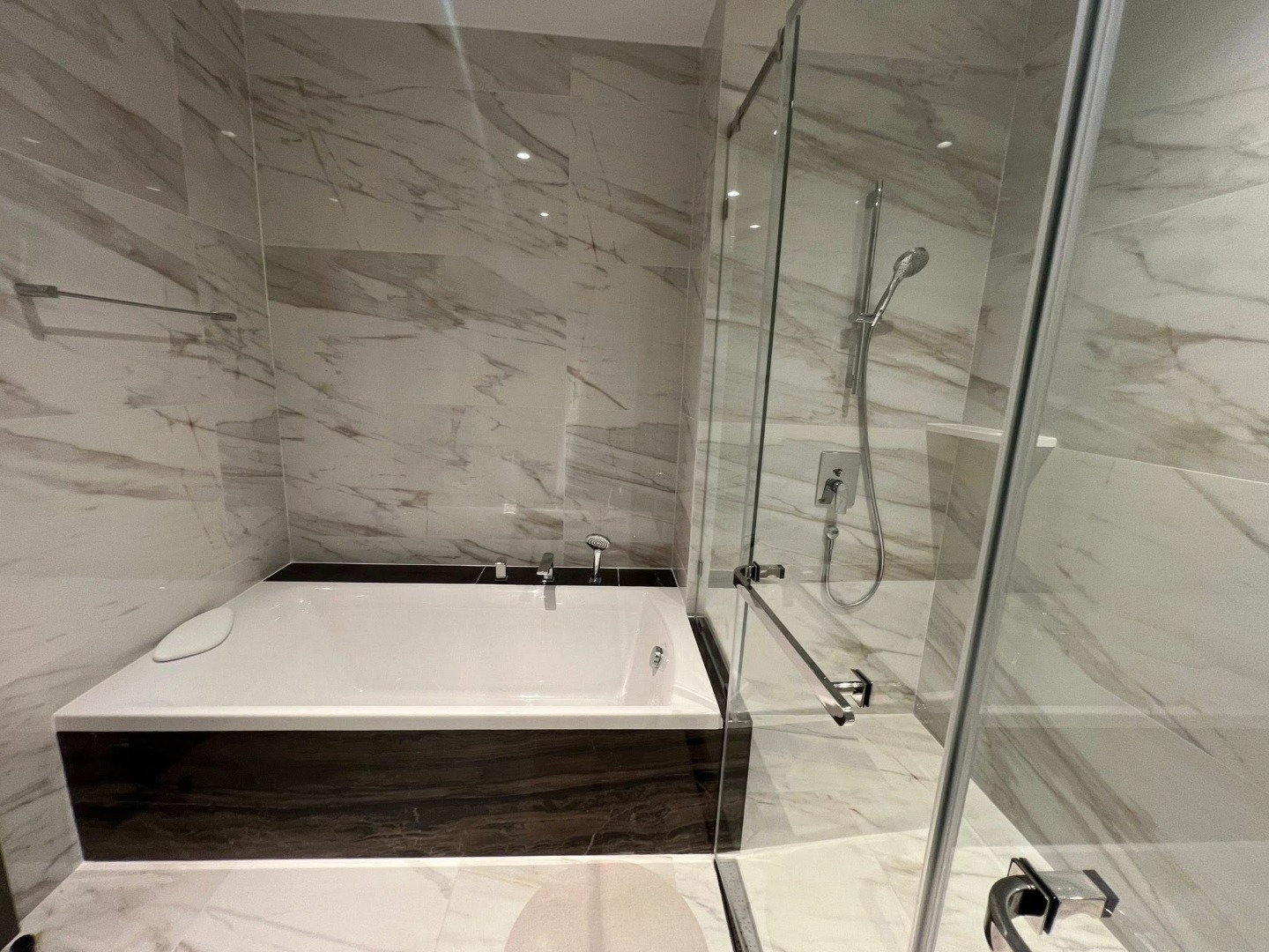 For RentCondoSathorn, Narathiwat : 🔥For Rent Now🔥 Supalai Icon Sathorn, large 3-bedroom unit, high floor, city view, 2 parking spaces. Ideal for families, in the heart of Sathorn.