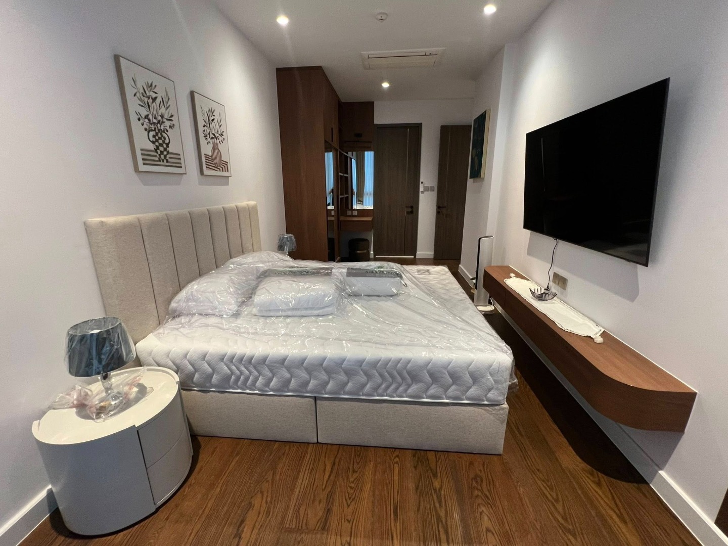 For RentCondoSathorn, Narathiwat : 🔥For Rent Now🔥 Supalai Icon Sathorn, large 3-bedroom unit, high floor, city view, 2 parking spaces. Ideal for families, in the heart of Sathorn.