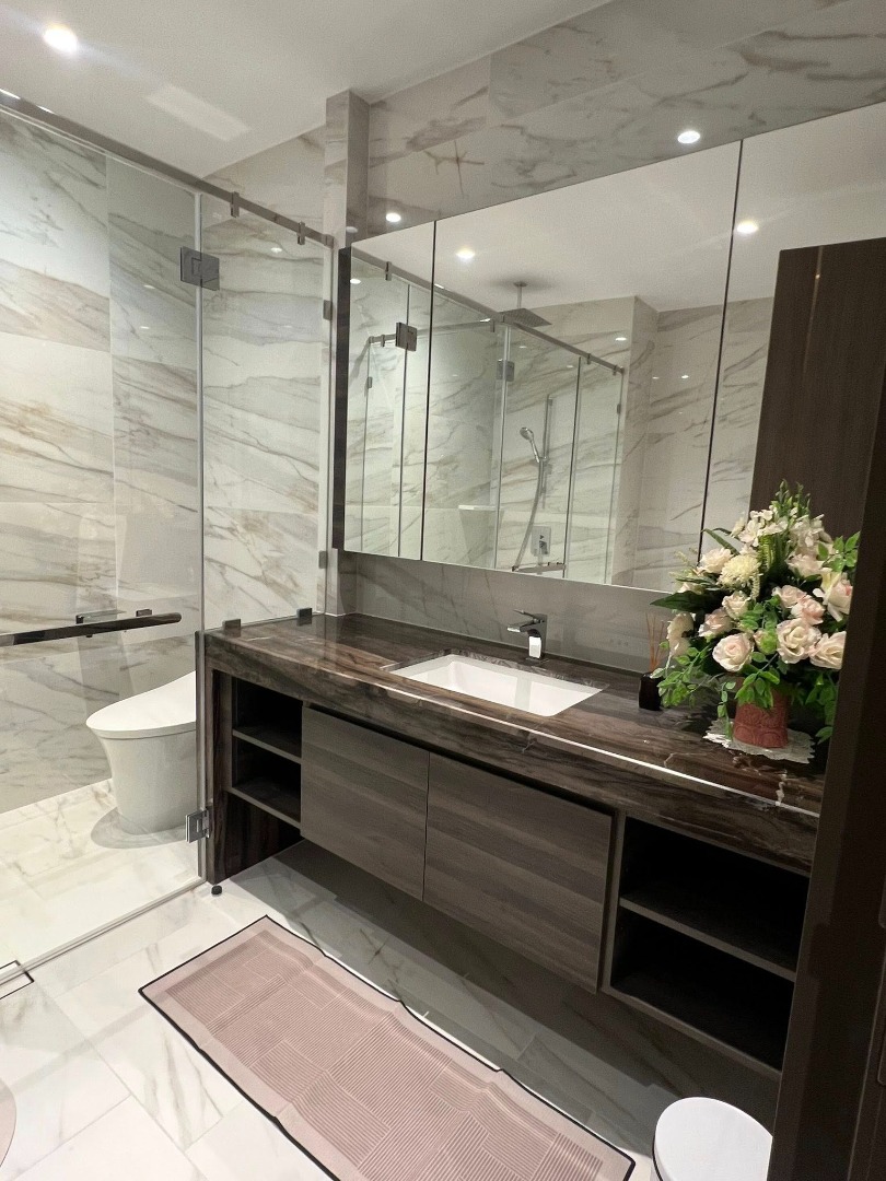 For RentCondoSathorn, Narathiwat : 🔥For Rent Now🔥 Supalai Icon Sathorn, large 3-bedroom unit, high floor, city view, 2 parking spaces. Ideal for families, in the heart of Sathorn.