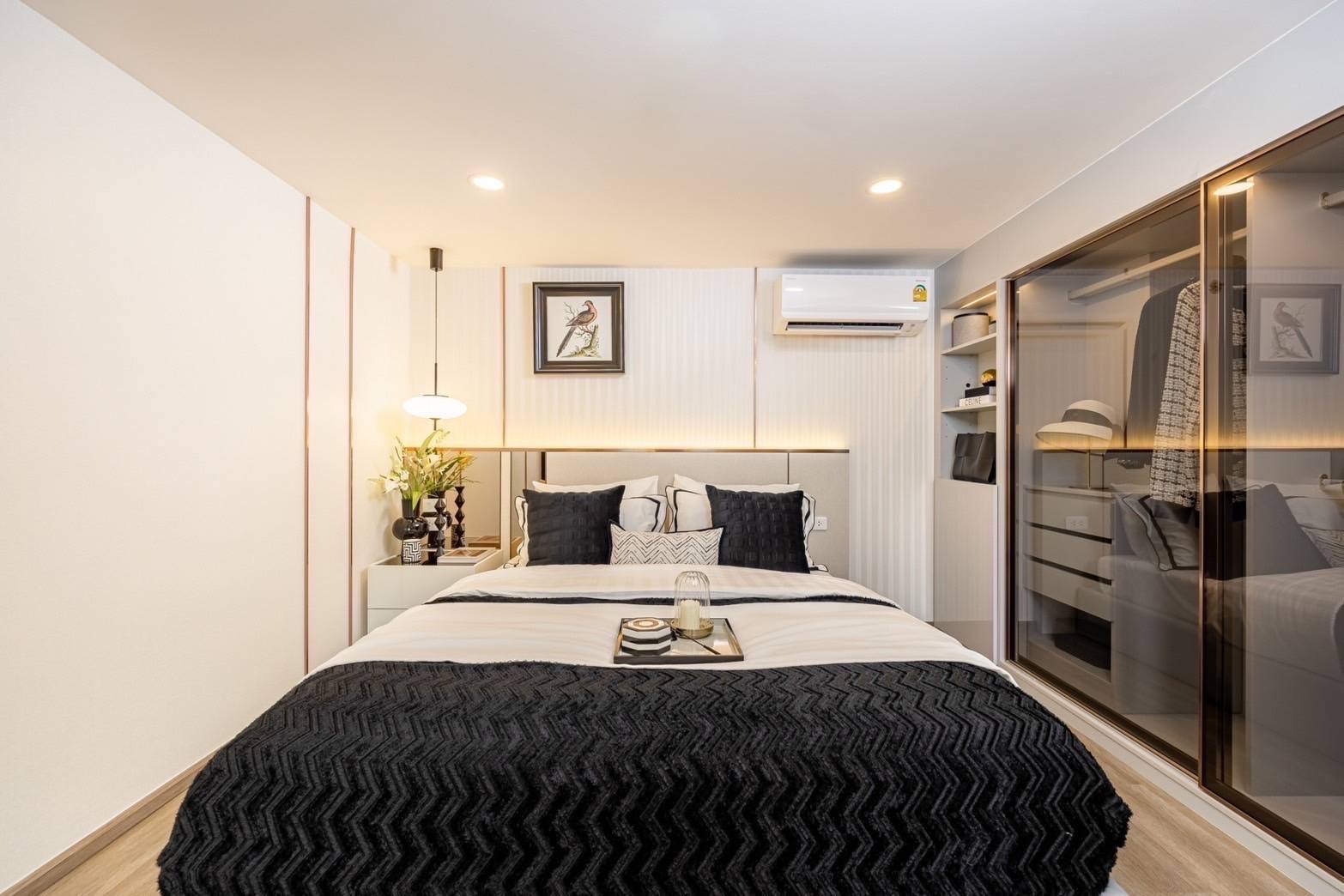 For RentCondoKasetsart, Ratchayothin : 🔥For Rent Now🔥 SO Origin Kaset Interchange, Duplex unit with high ceilings, beautiful pool view, next to BTS Kasetsart University.