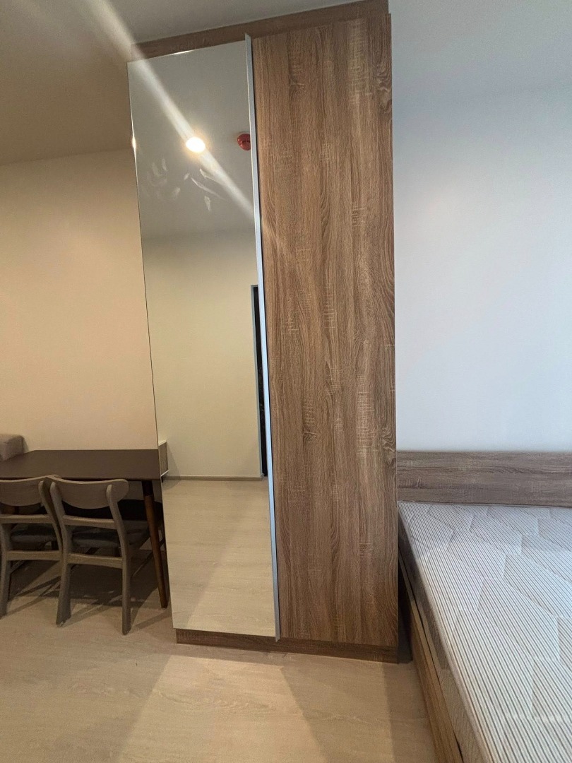 For RentCondoPinklao, Charansanitwong : 🔥For Rent Now🔥 New Noble Fai Chai - Wang Lang Condo, right next to MRT Fai Chai (80 m) + near Siriraj Hospital. More convenient than you think! 🚆 One room, all functions included. Ready to move in immediately.