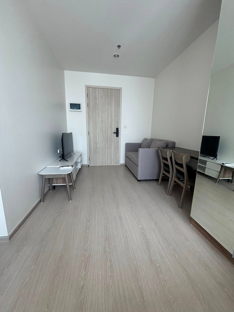 For RentCondoPinklao, Charansanitwong : 🔥For Rent Now🔥 New Noble Fai Chai - Wang Lang Condo, right next to MRT Fai Chai (80 m) + near Siriraj Hospital. More convenient than you think! 🚆 One room, all functions included. Ready to move in immediately.