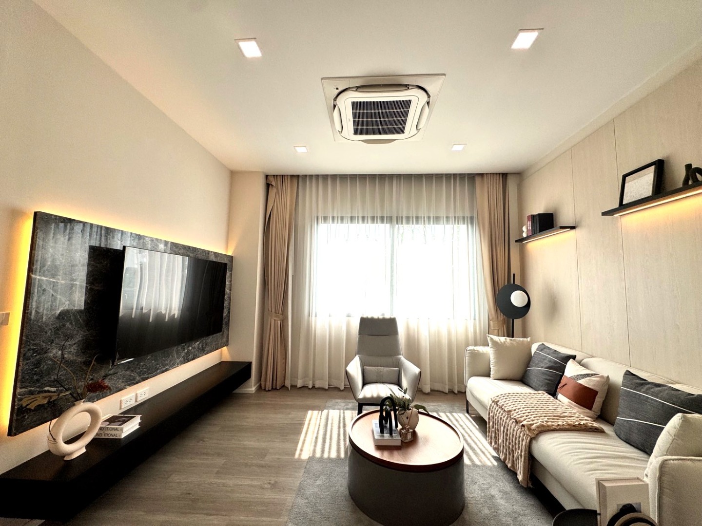 ขายบ้านมีนบุรี-ร่มเกล้า : 🔥ขายด่วน+🔥อาร์ทีค รามคำแหง ใกล้สถานีรถไฟฟ้าสายสีส้ม เฟอร์นิเจอร์ครบ พร้อมเข้าอยู่