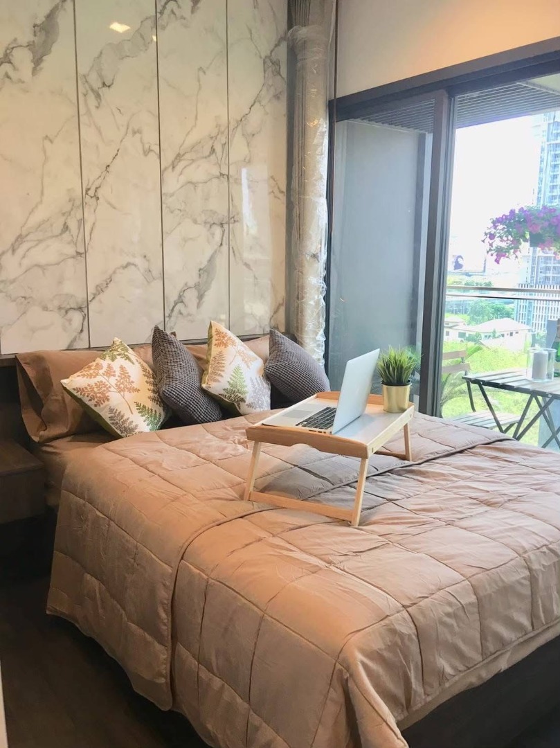 For RentCondoRama9, Petchburi, RCA : 🔥For Rent Now🔥 The Line Asoke Ratchada, near MRT Rama 9 (only 300 m away) + Large room with Walk-in Closet, a rare find in this area! 🚆✨ Comfortable living, complete functionality, in the heart of the city.