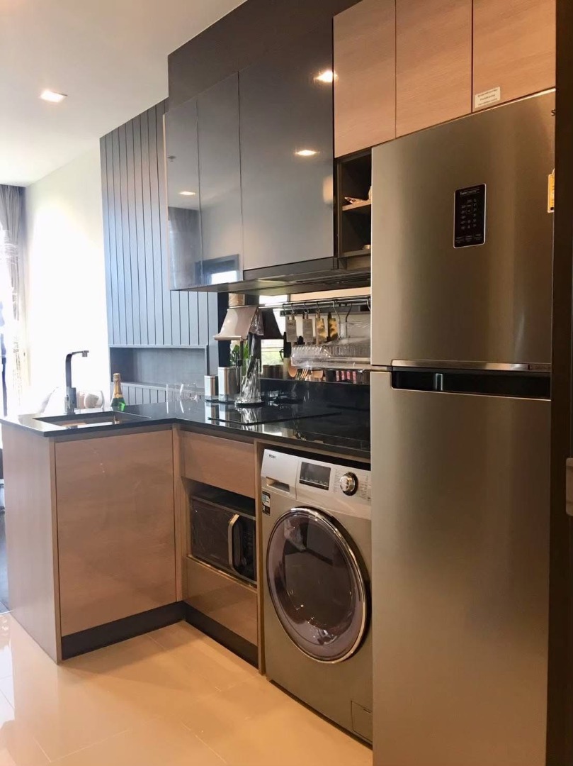 For RentCondoRama9, Petchburi, RCA : 🔥For Rent Now🔥 The Line Asoke Ratchada, near MRT Rama 9 (only 300 m away) + Large room with Walk-in Closet, a rare find in this area! 🚆✨ Comfortable living, complete functionality, in the heart of the city.