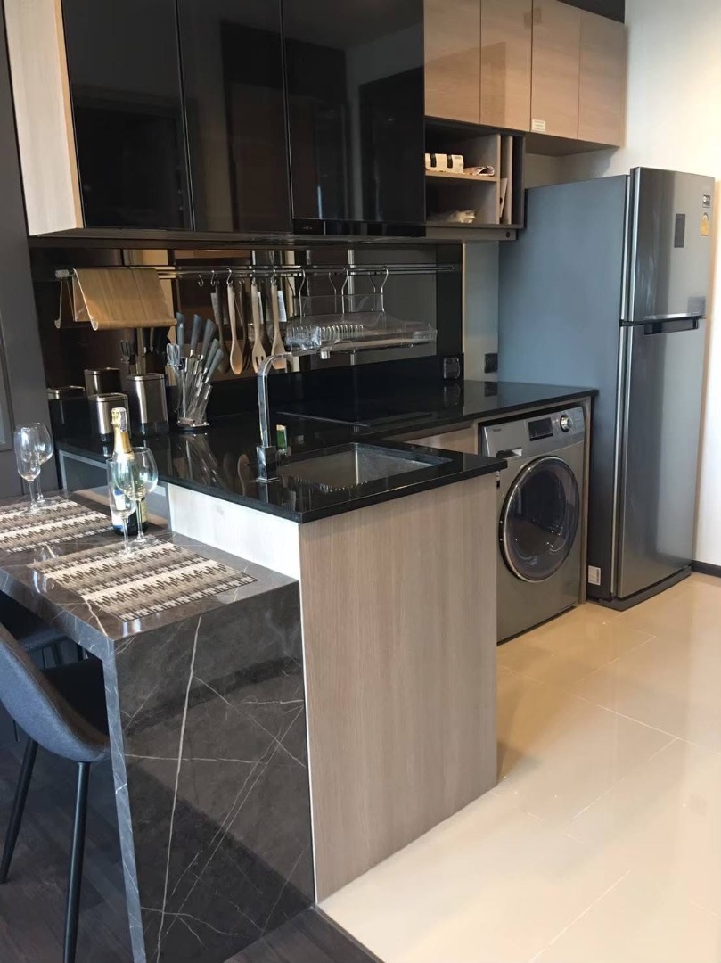 For RentCondoRama9, Petchburi, RCA : 🔥For Rent Now🔥 The Line Asoke Ratchada, near MRT Rama 9 (only 300 m away) + Large room with Walk-in Closet, a rare find in this area! 🚆✨ Comfortable living, complete functionality, in the heart of the city.