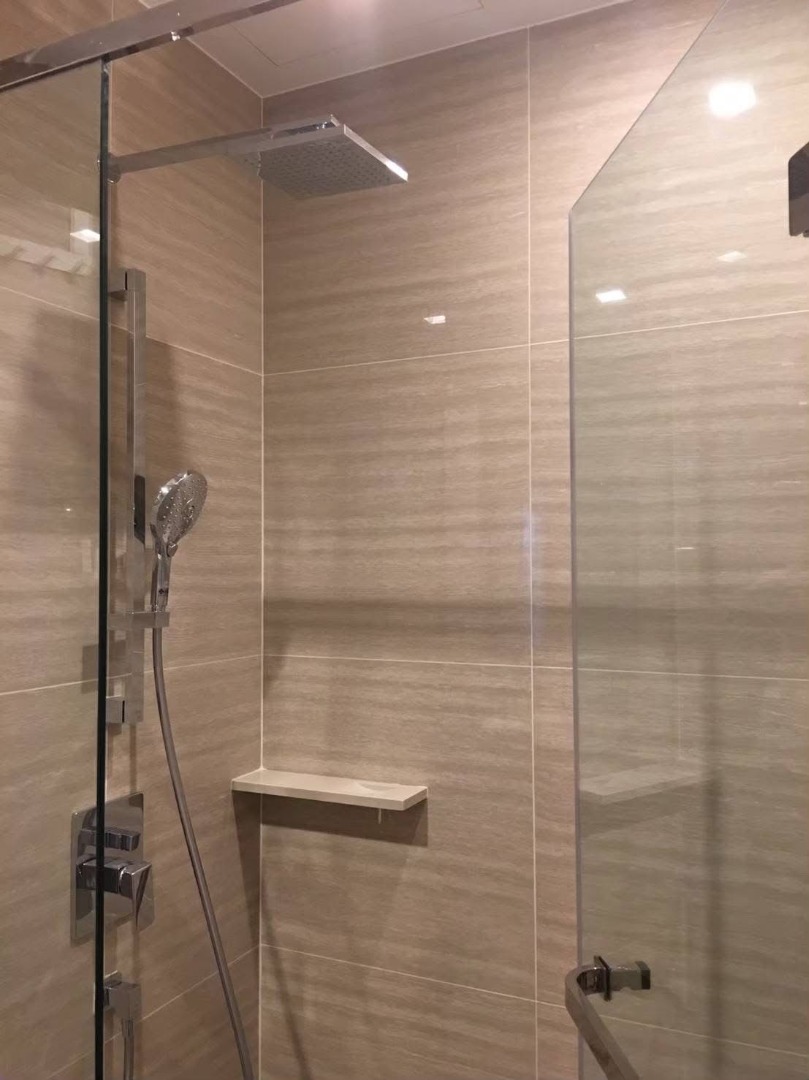 For RentCondoRama9, Petchburi, RCA : 🔥For Rent Now🔥 The Line Asoke Ratchada, near MRT Rama 9 (only 300 m away) + Large room with Walk-in Closet, a rare find in this area! 🚆✨ Comfortable living, complete functionality, in the heart of the city.