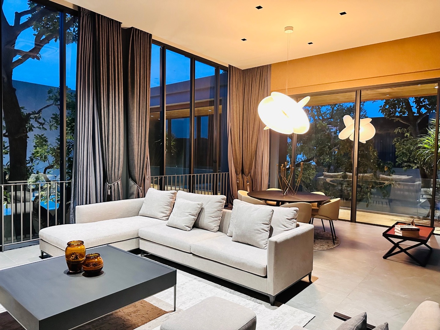 ขายบ้านพระราม 9 เพชรบุรีตัดใหม่ RCA : 🔥ขายด่วน+🔥คาซ่า จามจุรี ซอย นาคนิวาส 20 เฟอร์นิเจอร์ครบ พร้อมเข้าอยู่