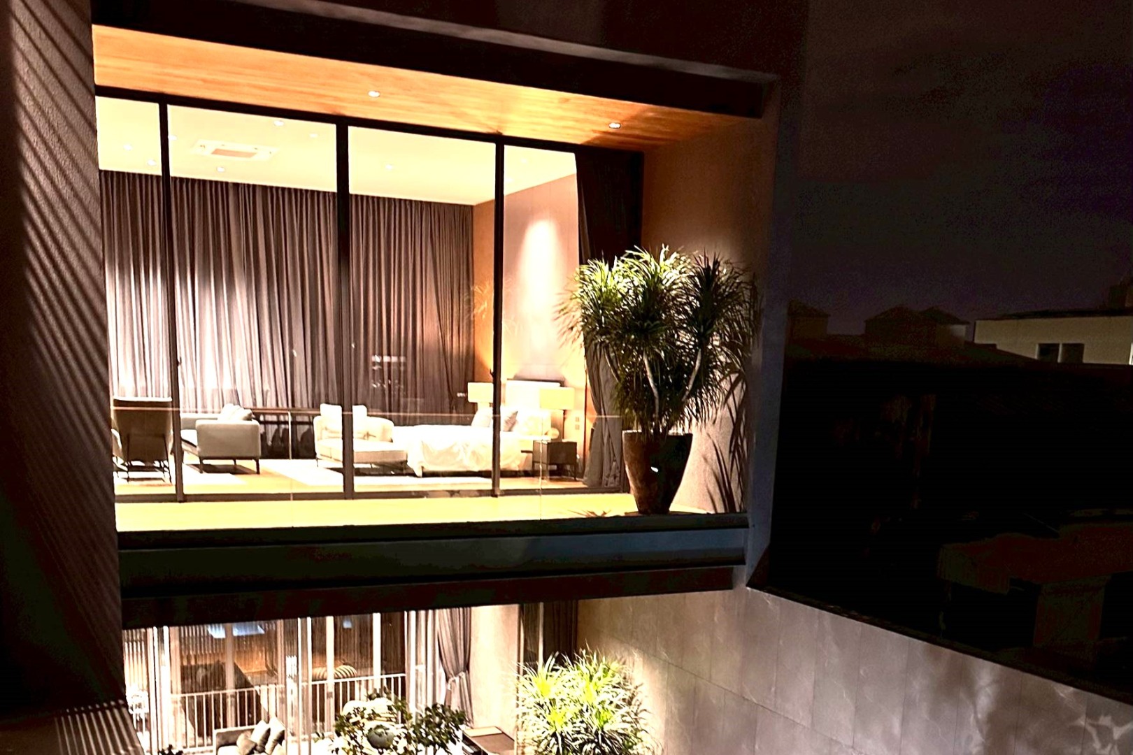 ขายบ้านพระราม 9 เพชรบุรีตัดใหม่ RCA : 🔥ขายด่วน+🔥คาซ่า จามจุรี ซอย นาคนิวาส 20 เฟอร์นิเจอร์ครบ พร้อมเข้าอยู่