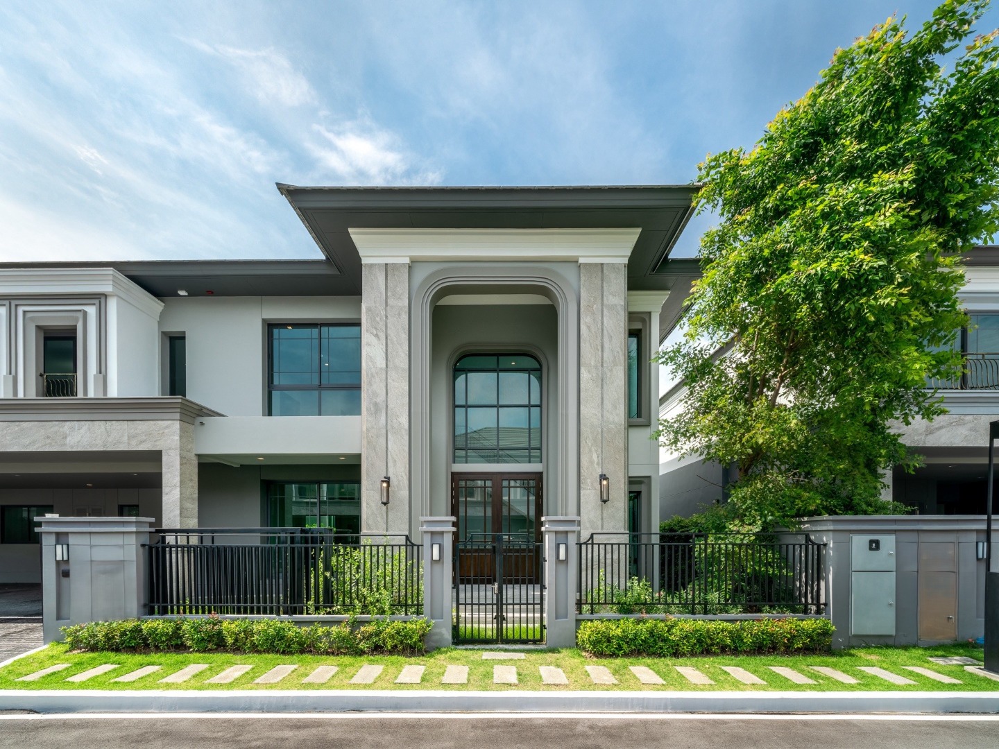 ขายบ้านบางนา แบริ่ง ลาซาล : 🔥ขายด่วน+🔥แกรนด์ บางกอก บูเลอวาร์ด สุขุมวิท-ศรีนครินทร์ ใกล้สถานีรถไฟฟ้า BTS แบริ่ง 