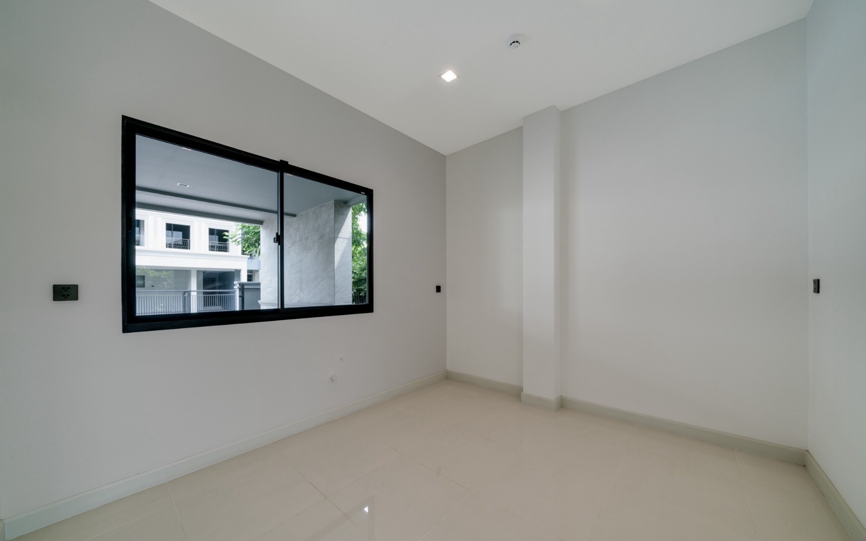 ขายบ้านบางนา แบริ่ง ลาซาล : 🔥ขายด่วน+🔥แกรนด์ บางกอก บูเลอวาร์ด สุขุมวิท-ศรีนครินทร์ ใกล้สถานีรถไฟฟ้า BTS แบริ่ง 