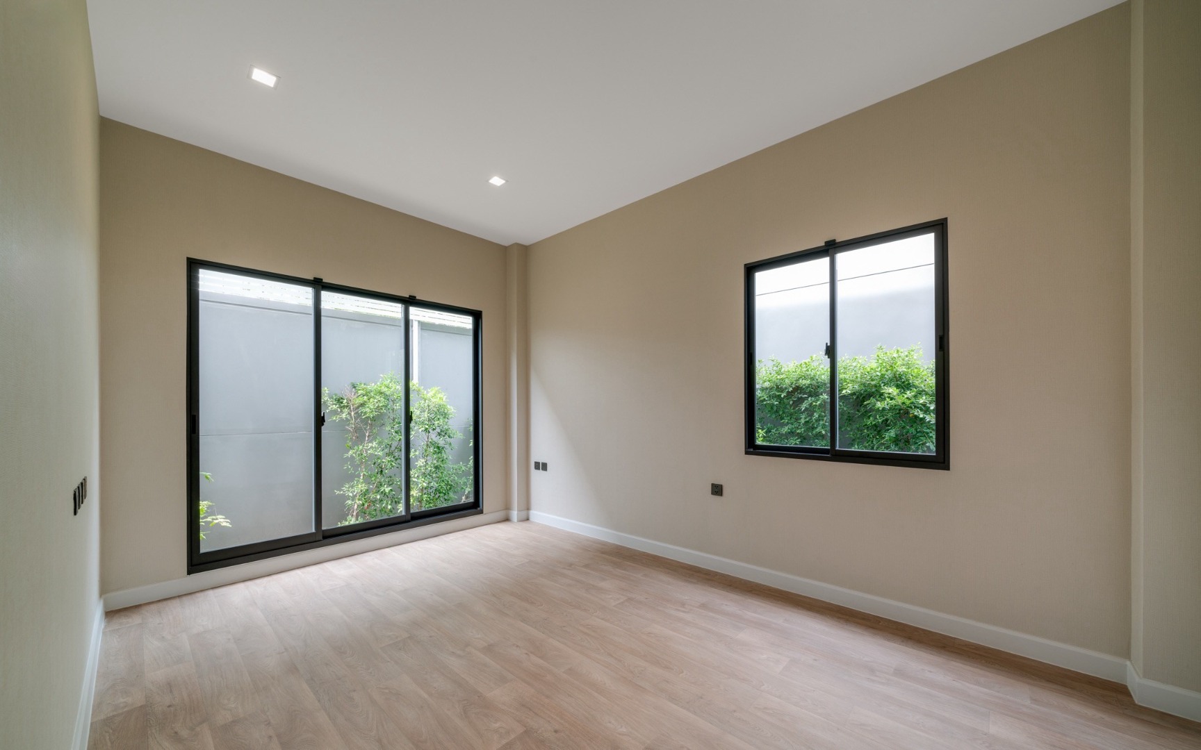 ขายบ้านบางนา แบริ่ง ลาซาล : 🔥ขายด่วน+🔥แกรนด์ บางกอก บูเลอวาร์ด สุขุมวิท-ศรีนครินทร์ ใกล้สถานีรถไฟฟ้า BTS แบริ่ง 