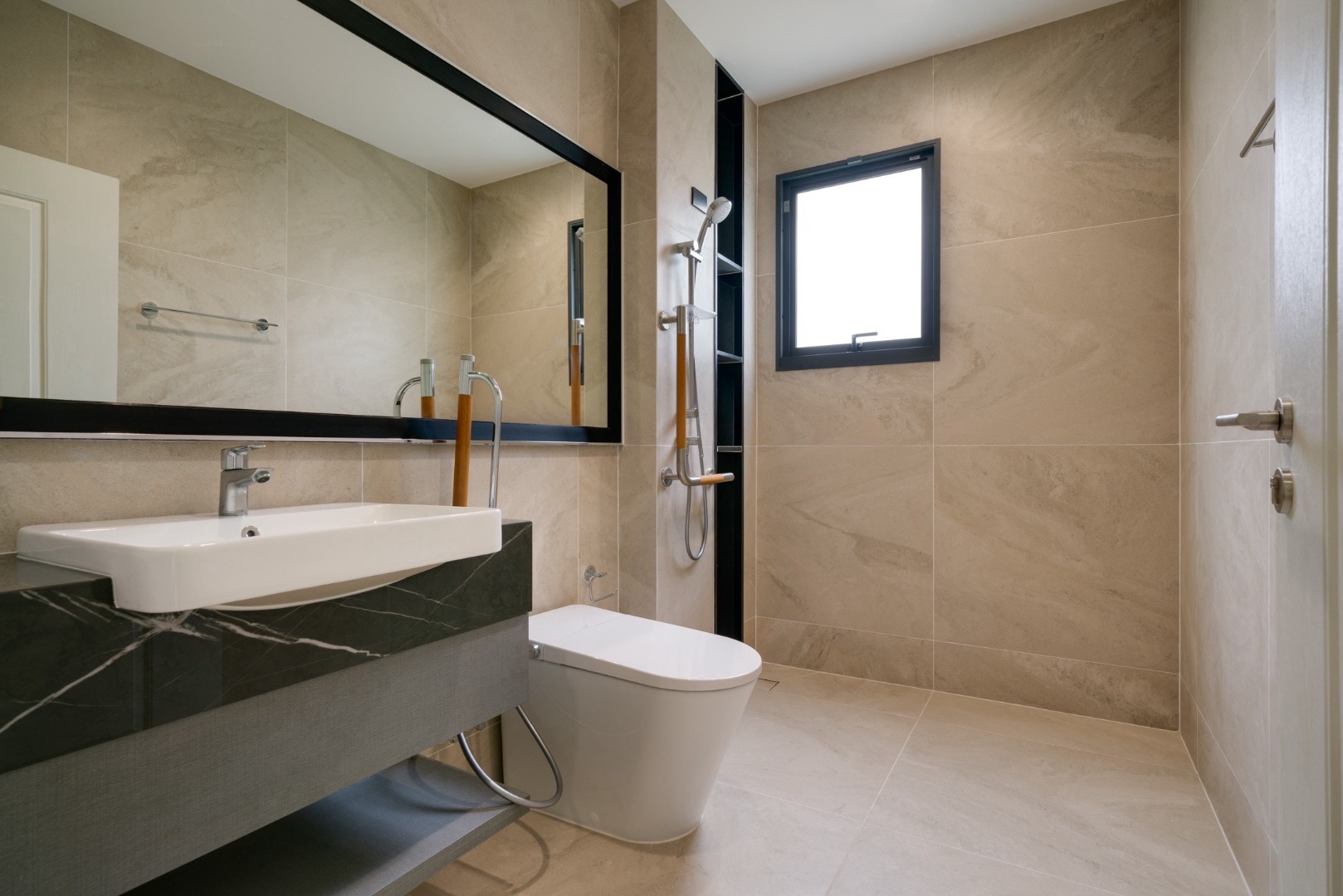 ขายบ้านบางนา แบริ่ง ลาซาล : 🔥ขายด่วน+🔥แกรนด์ บางกอก บูเลอวาร์ด สุขุมวิท-ศรีนครินทร์ ใกล้สถานีรถไฟฟ้า BTS แบริ่ง 