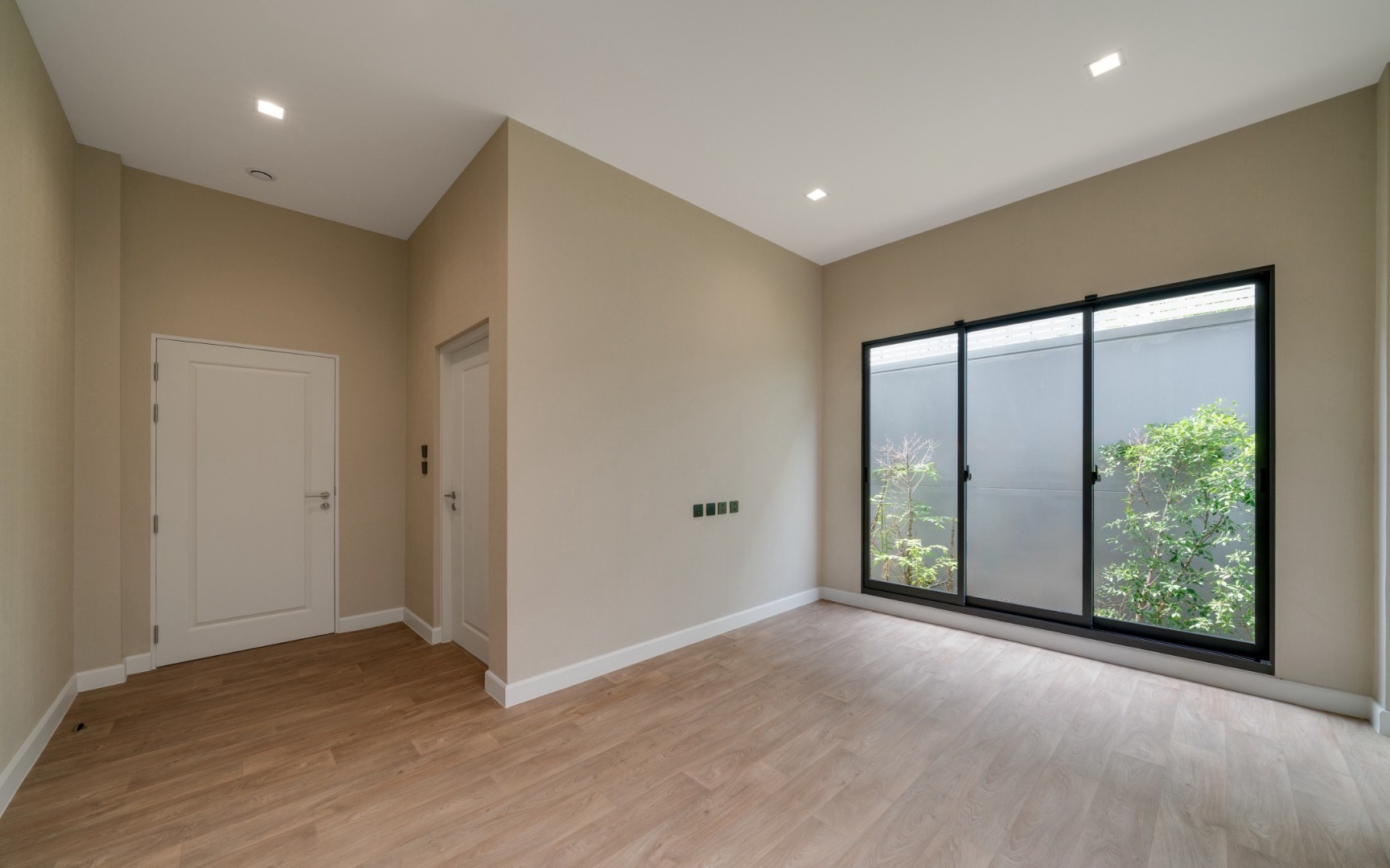 ขายบ้านบางนา แบริ่ง ลาซาล : 🔥ขายด่วน+🔥แกรนด์ บางกอก บูเลอวาร์ด สุขุมวิท-ศรีนครินทร์ ใกล้สถานีรถไฟฟ้า BTS แบริ่ง 