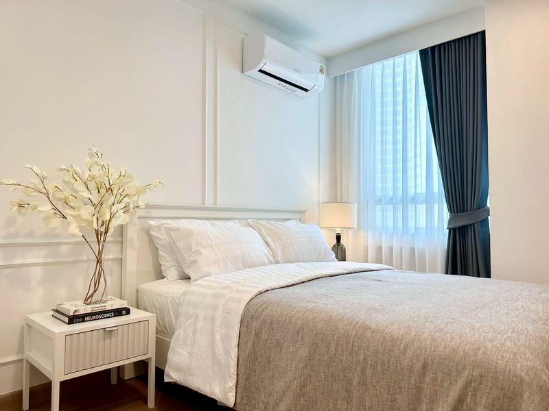 For RentCondoWitthayu, Chidlom, Langsuan, Ploenchit : 🔥For Rent Now🔥 Grand Langsuan, Brand New Condo, Ready to Move In. Home-like feel within a condo. 3 Bedrooms + 3 Balconies, Spacious area for high-end living.