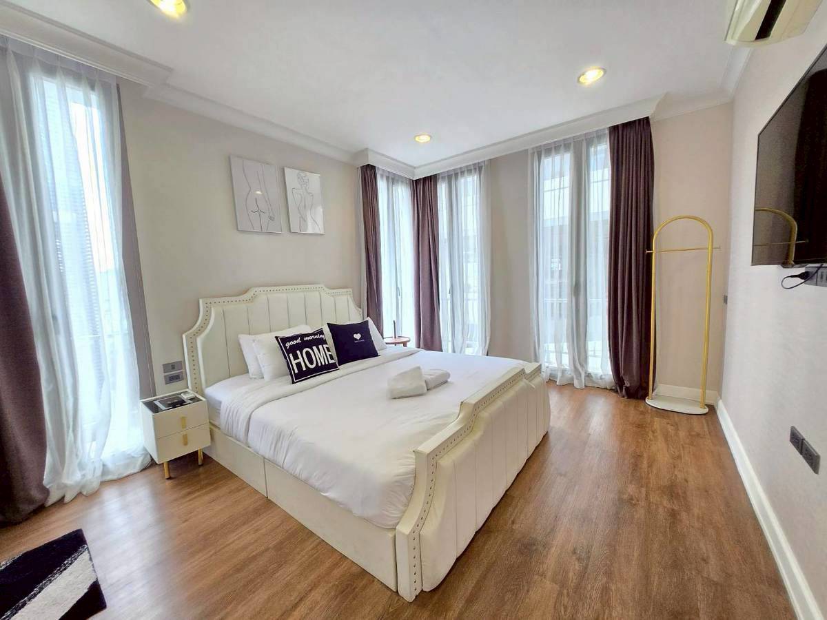 ขายทาวน์โฮมสุขุมวิท อโศก ทองหล่อ : 🔥ขายด่วน+🔥749 เรสซิเดนซ์ ใกล้สถานีรถไฟฟ้า BTS พร้อมพงษ์ เฟอร์นิเจอร์ครบ พร้อมเข้าอยู่